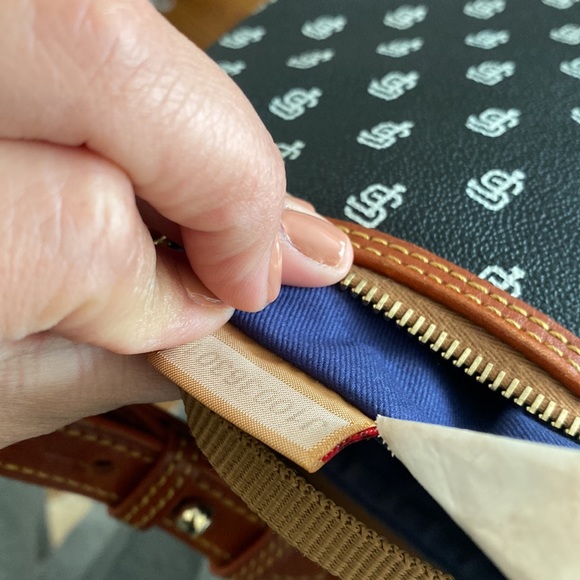 Dooney & Bourke Giants edition purse - Picture 12 of 16